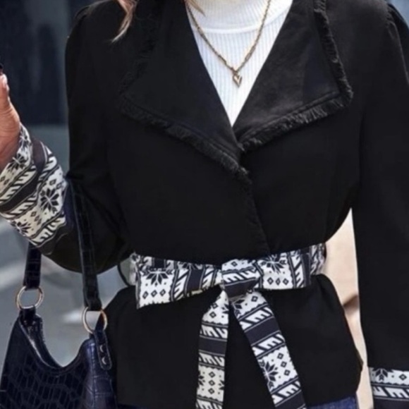 ❗️SOLD❗️🖤 Aztec Print Black Belted Slightly Puffed Sleeve Jacket - Picture 8 of 8